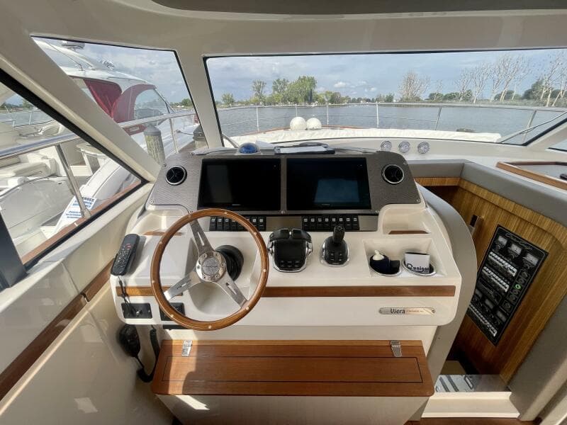 2017 Chris-Craft Commander 42