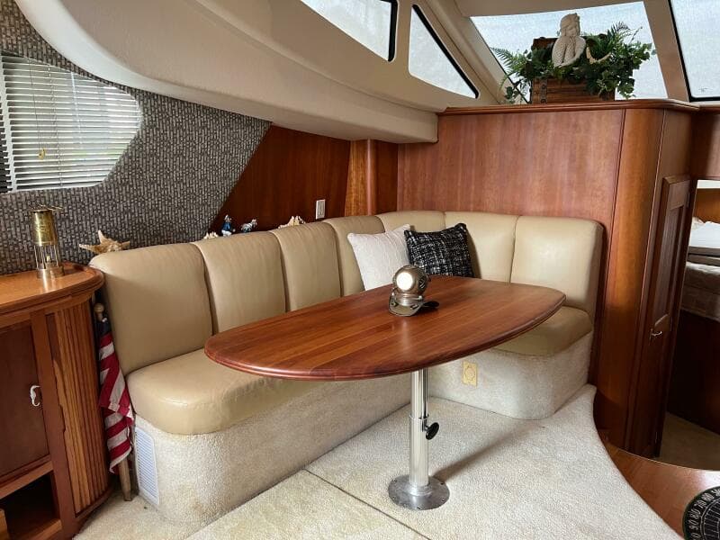 2002 Silverton 39 Motor Yacht