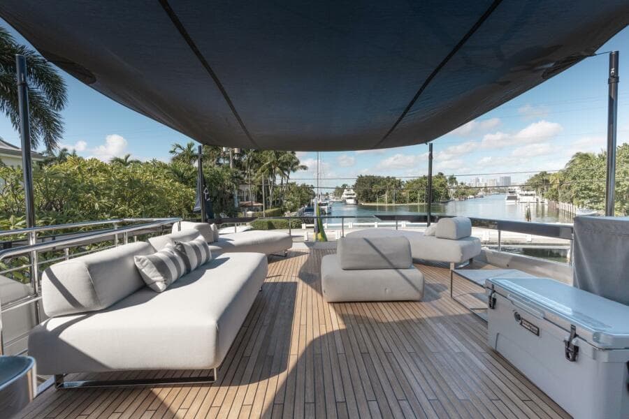Flybridge Lounge