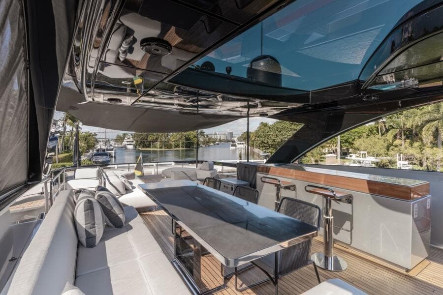Flybridge Dining & Bar