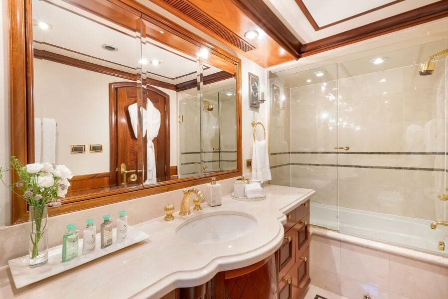 Lower Deck Ensuite