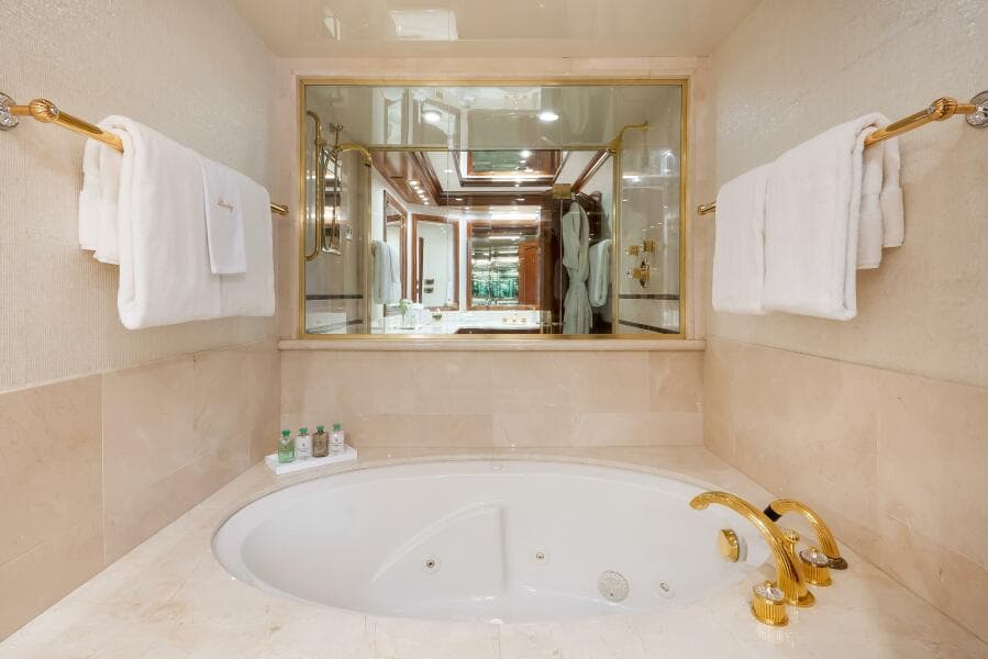 Main Deck Master Ensuite