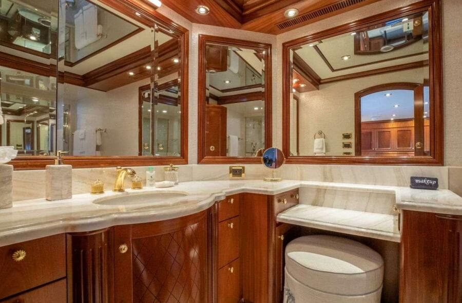 Main Deck Master Ensuite
