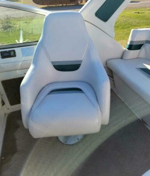 1989 Cruisers Yachts Esprit 3270