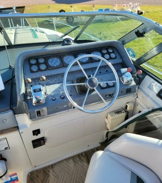 1989 Cruisers Yachts Esprit 3270