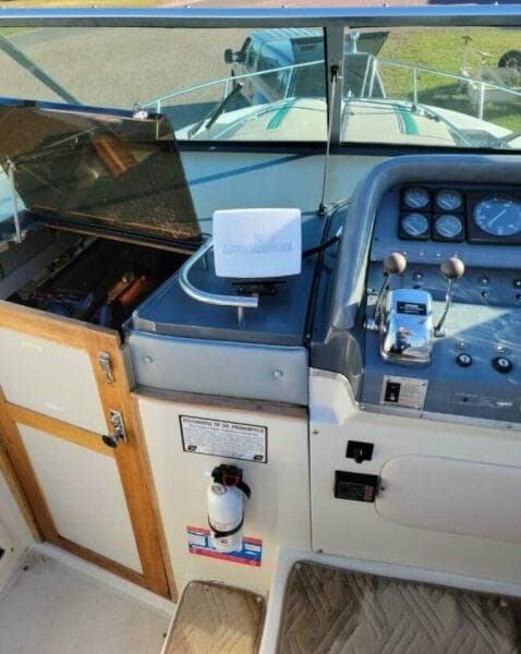 1989 Cruisers Yachts Esprit 3270