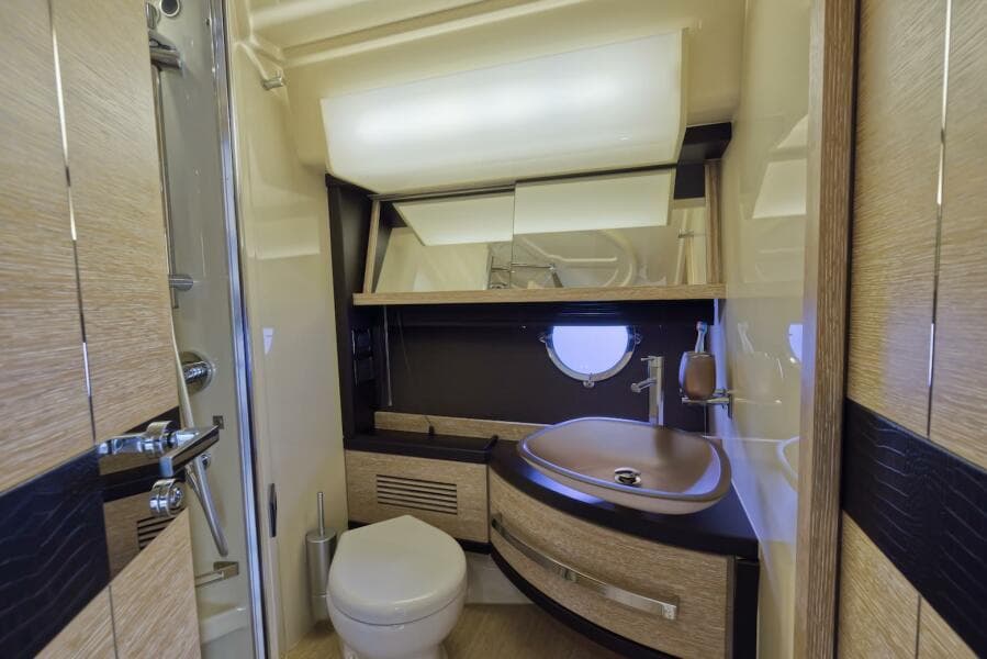 2015 Azimut 64 Flybridge