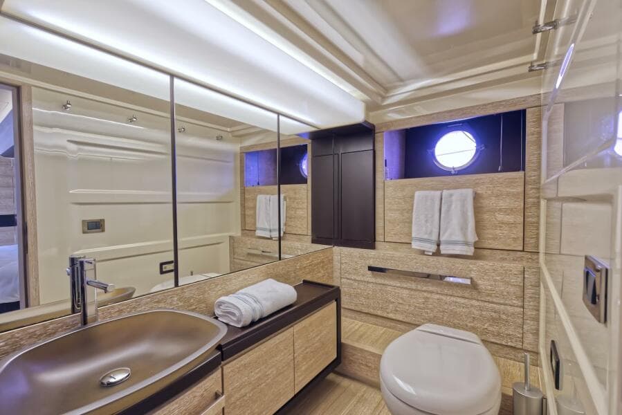 2015 Azimut 64 Flybridge