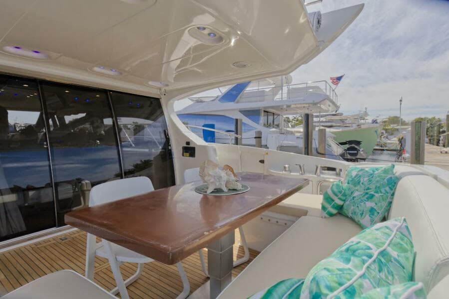2015 Azimut 64 Flybridge