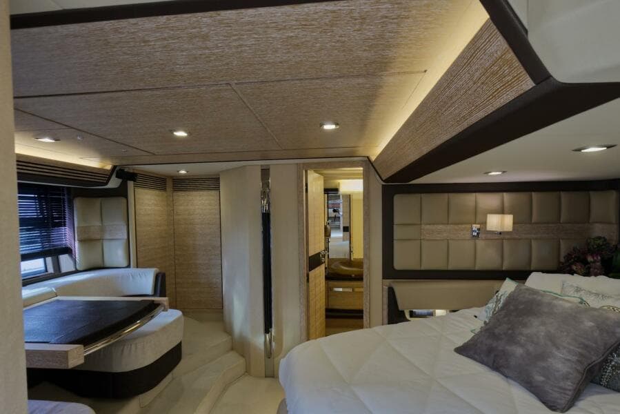 2015 Azimut 64 Flybridge