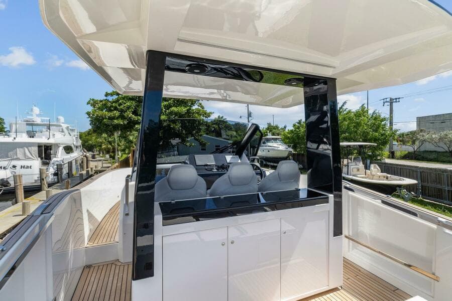 2023 Astondoa 377 Coupe Outboard