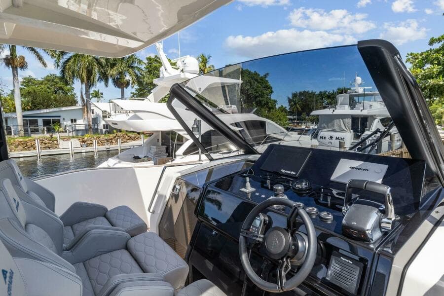 2023 Astondoa 377 Coupe Outboard