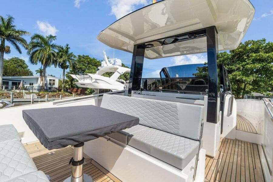 2023 Astondoa 377 Coupe Outboard