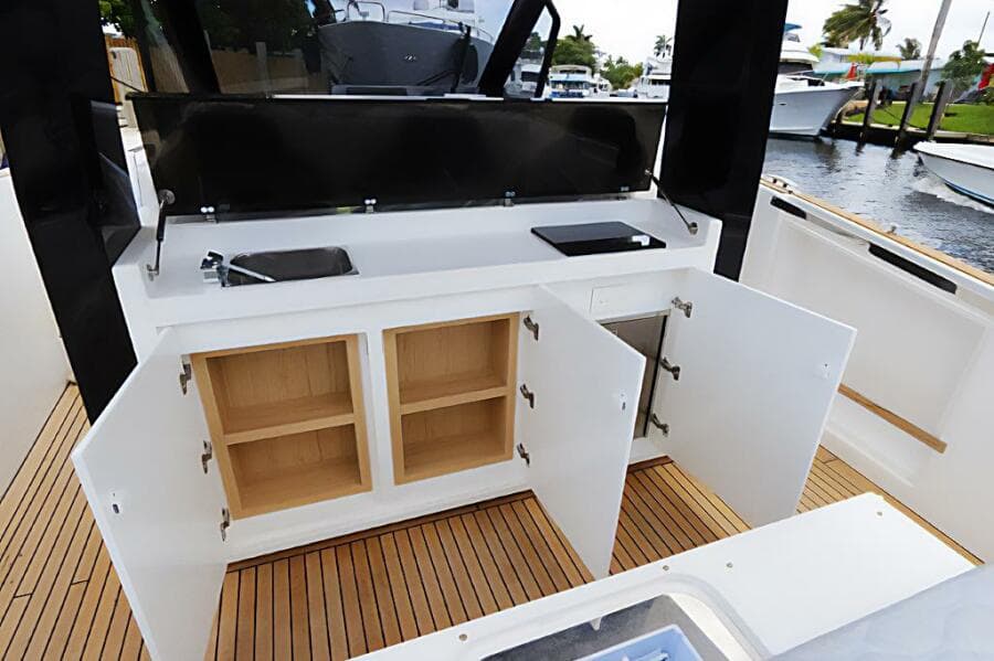 2023 Astondoa 377 Coupe Outboard