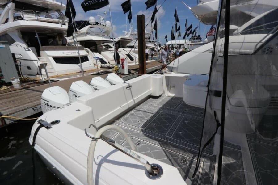 2019 Intrepid 475 Sport Yacht