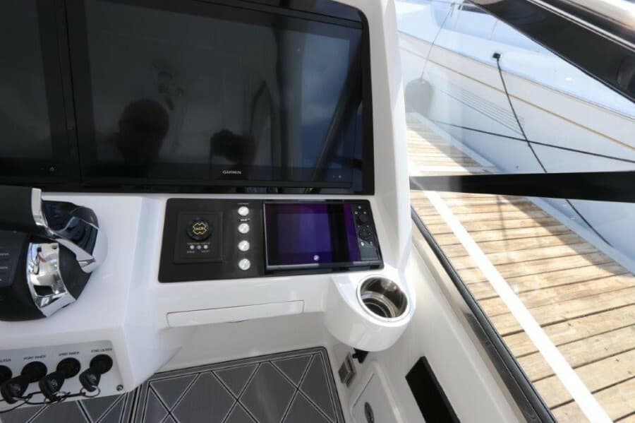 2019 Intrepid 475 Sport Yacht