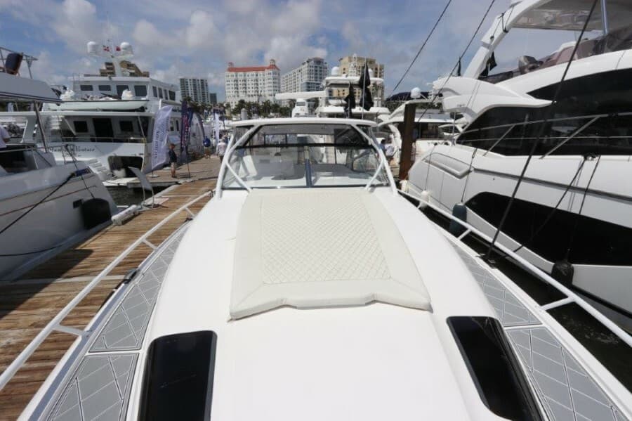 2019 Intrepid 475 Sport Yacht