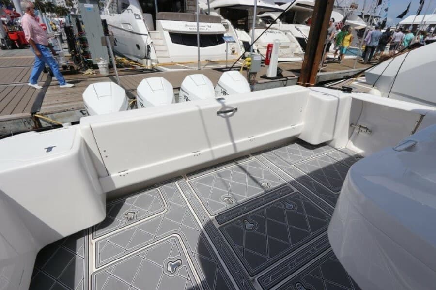 2019 Intrepid 475 Sport Yacht