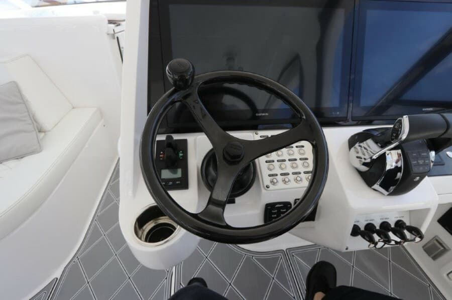 2019 Intrepid 475 Sport Yacht