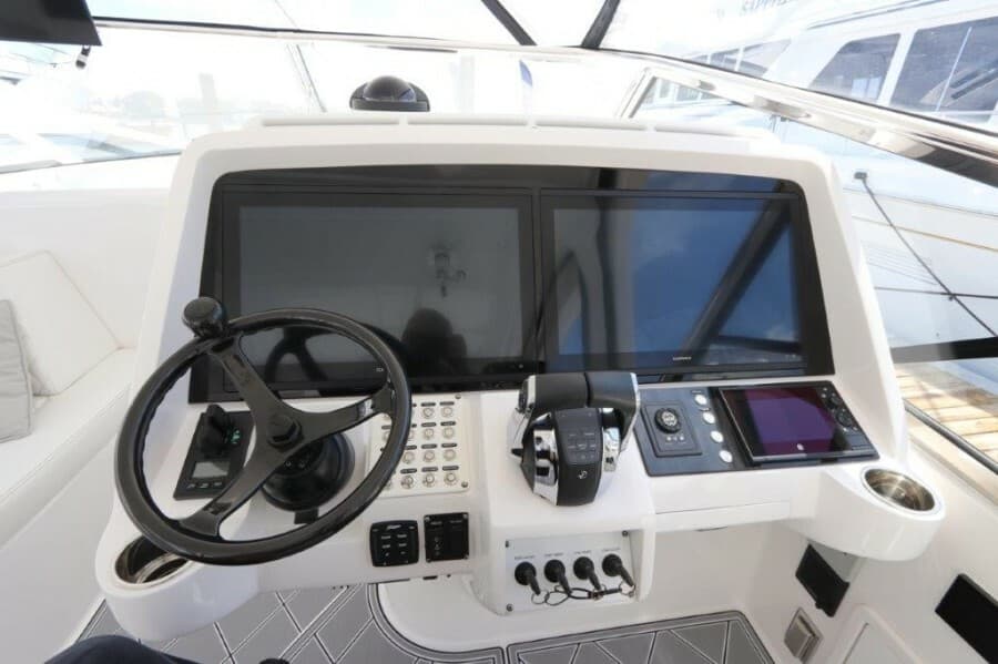 2019 Intrepid 475 Sport Yacht