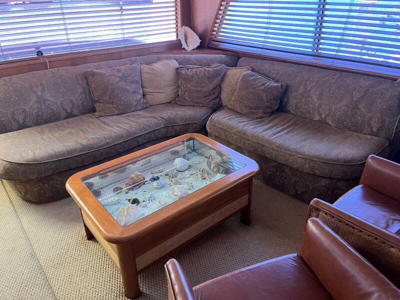 1986 Hatteras 70' Cockpit Motor Yacht