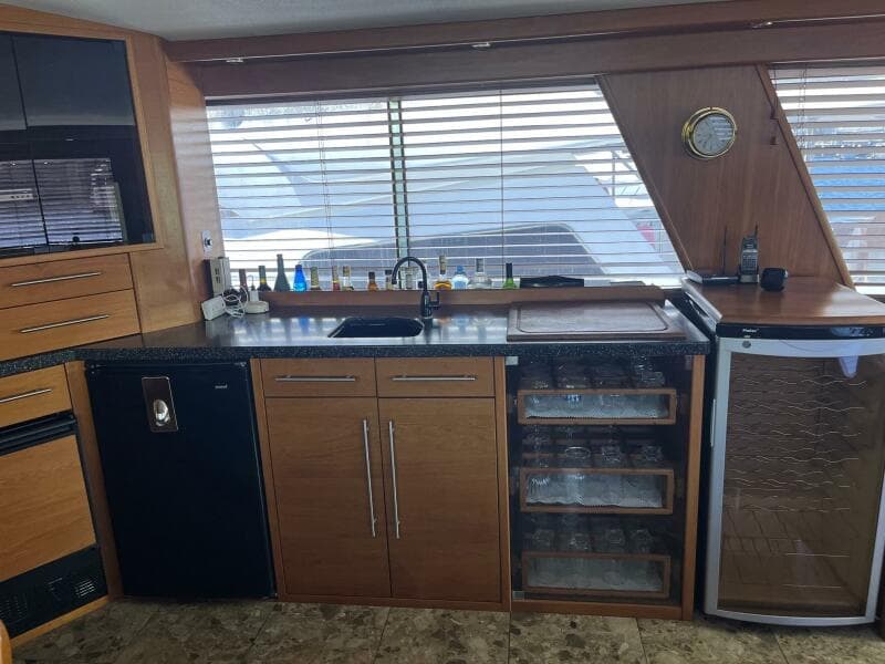 1986 Hatteras 70' Cockpit Motor Yacht