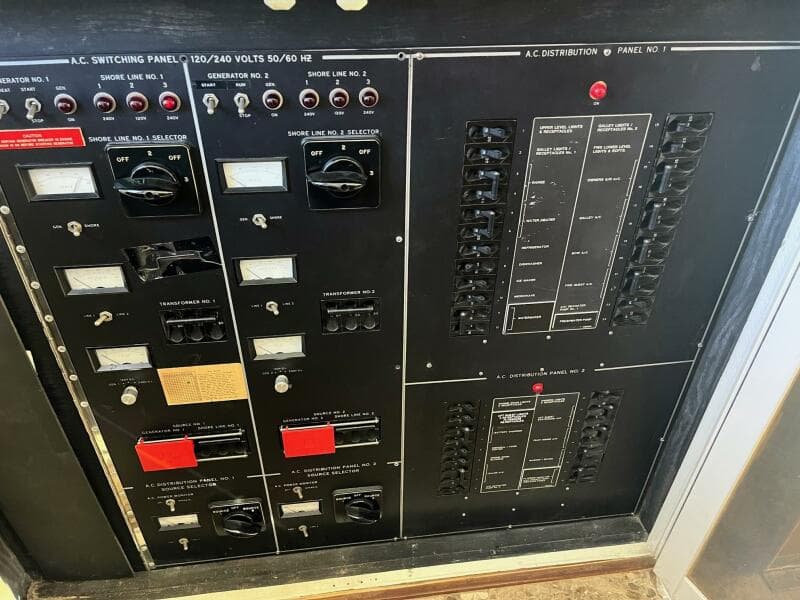 1986 Hatteras 70' Cockpit Motor Yacht