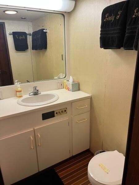 1986 Hatteras 70' Cockpit Motor Yacht
