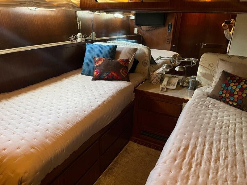 1986 Hatteras 70' Cockpit Motor Yacht