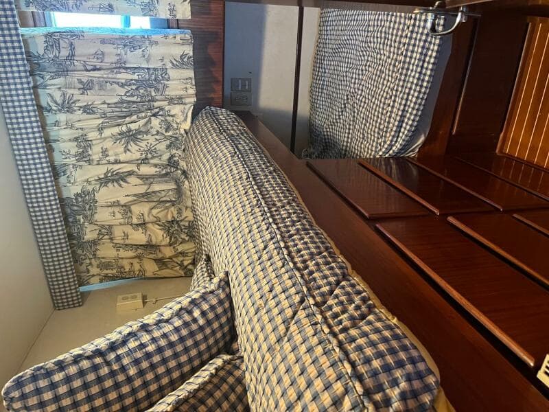 1986 Hatteras 70' Cockpit Motor Yacht