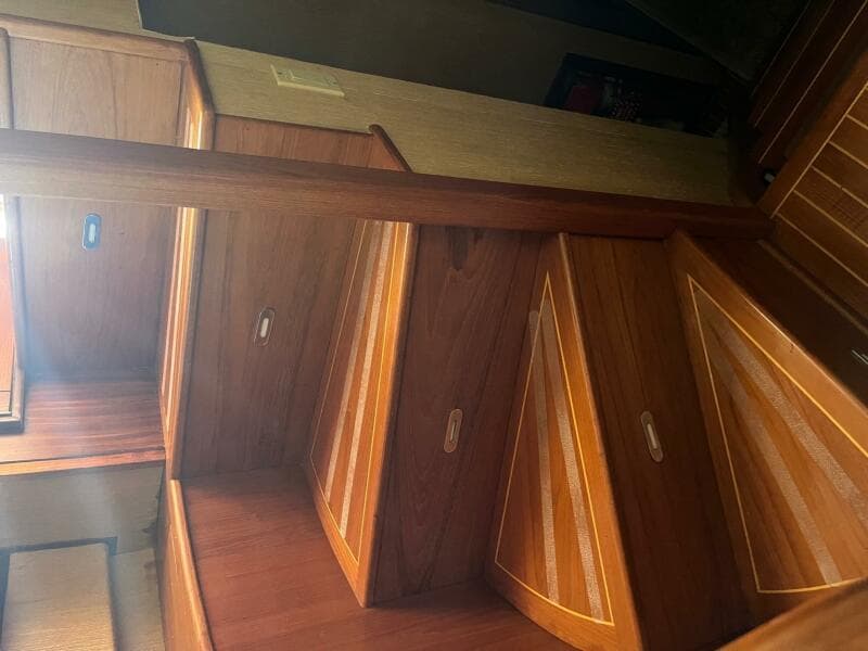 1986 Hatteras 70' Cockpit Motor Yacht