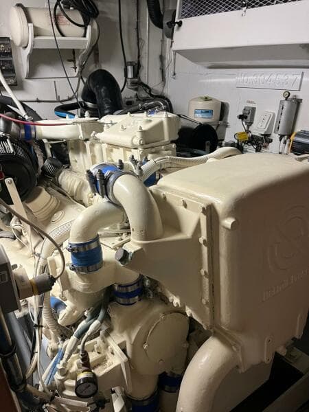 1986 Hatteras 70' Cockpit Motor Yacht