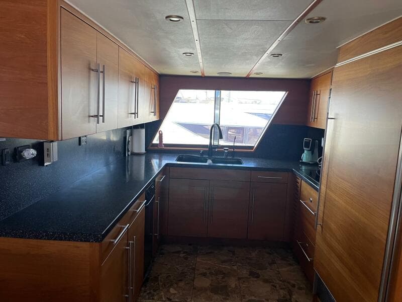 1986 Hatteras 70' Cockpit Motor Yacht
