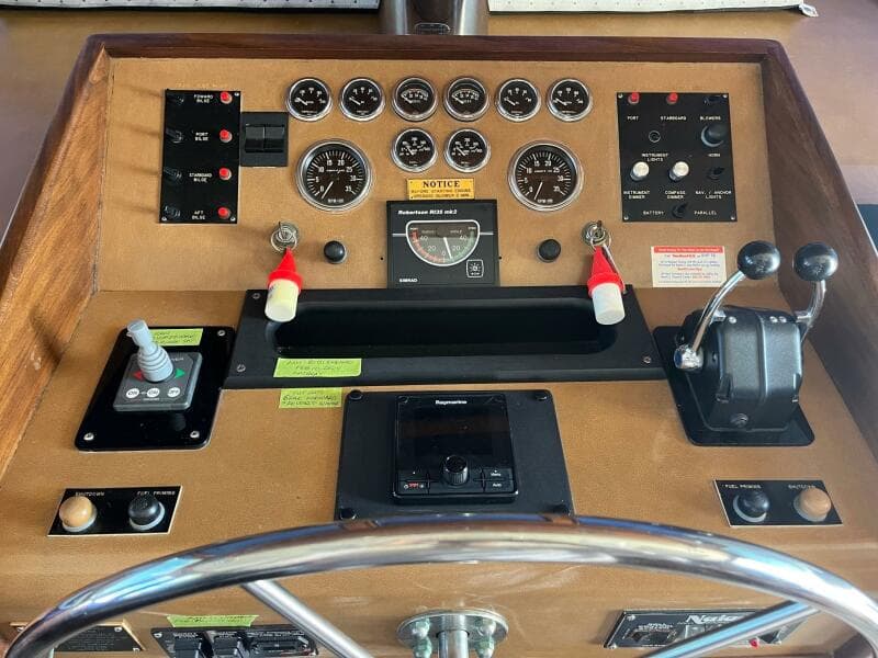 1986 Hatteras 70' Cockpit Motor Yacht
