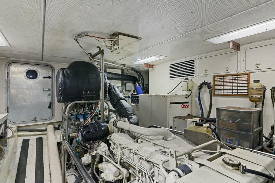 2004 Northern Marine 5700 Expedition