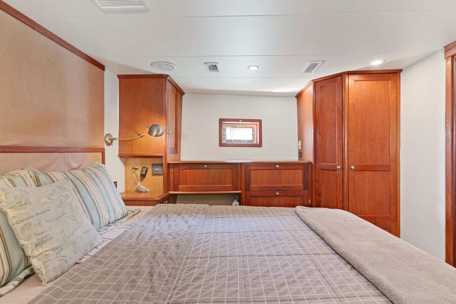 2004 Northern Marine 5700 Expedition