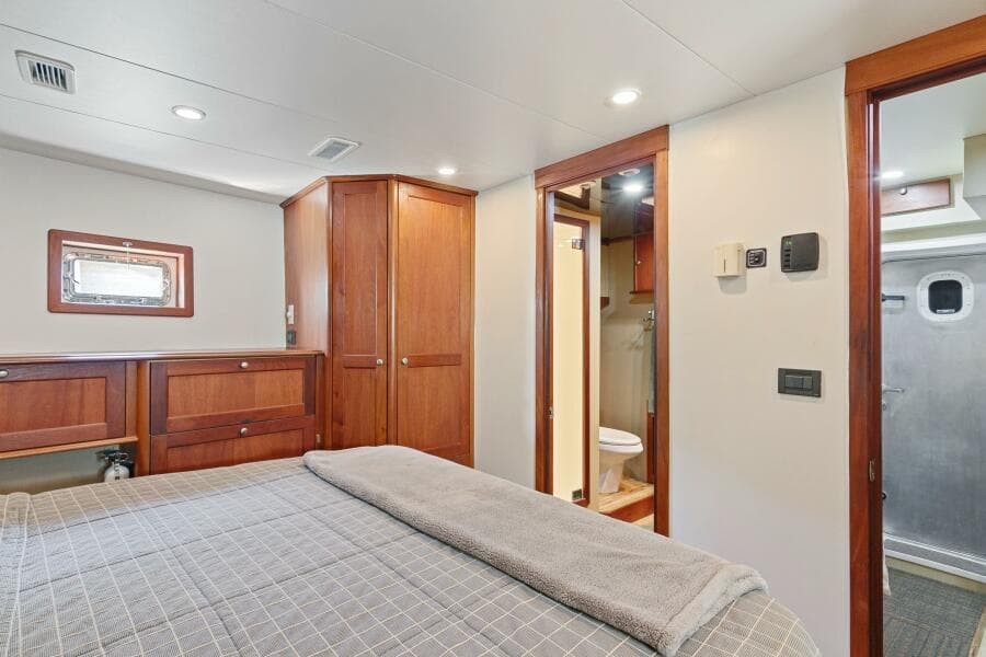 2004 Northern Marine 5700 Expedition