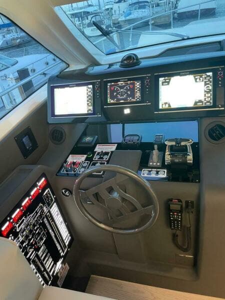 2016 Ferretti Yachts 550