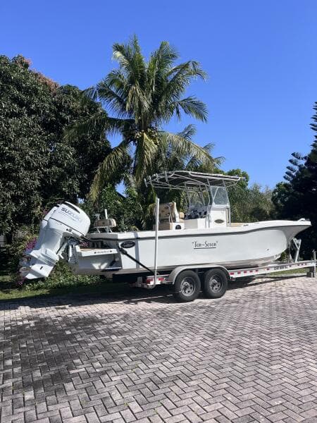 2022 Dusky 278 CENTER CONSOLE