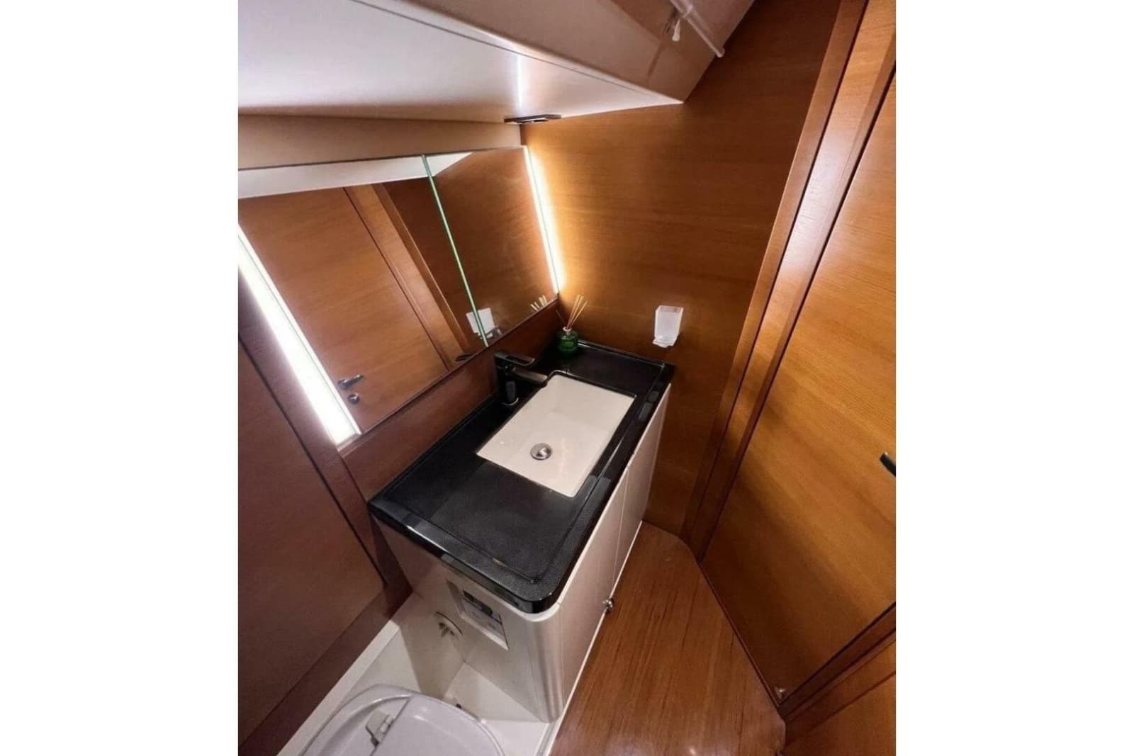 2016 Ice Yachts 62