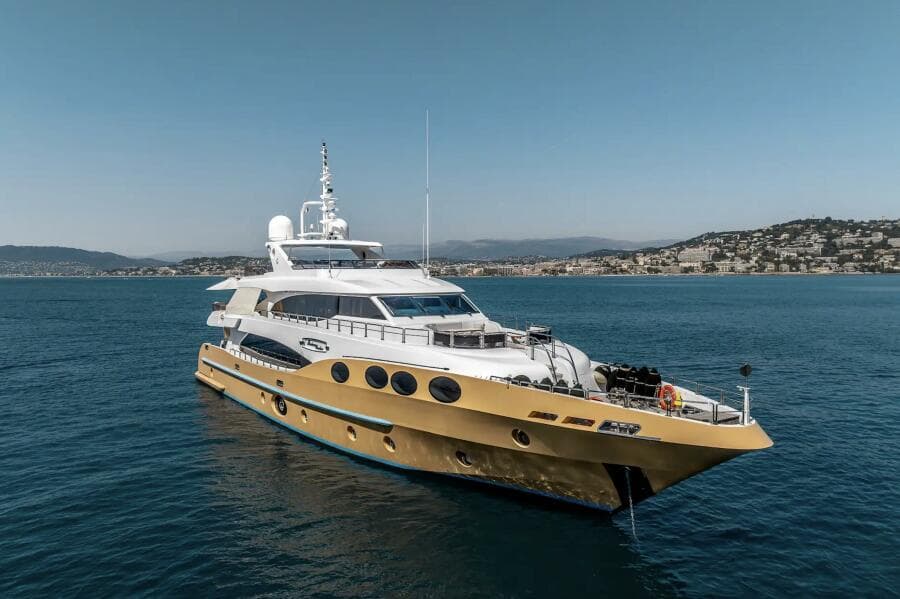 2012 Gulf Craft Majesty 125