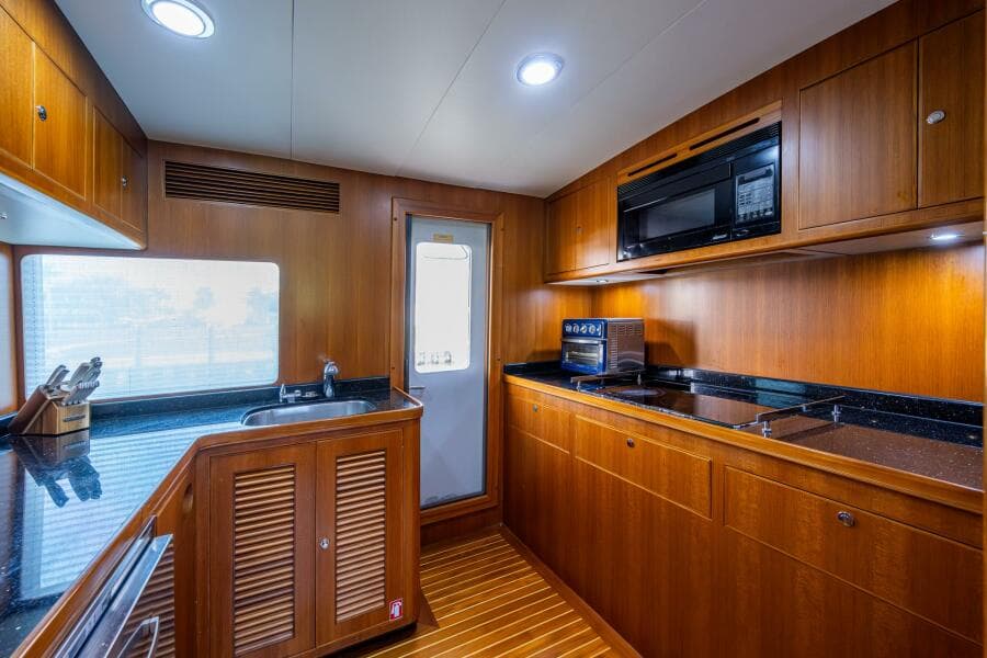 2013 Marlow Explorer Enclosed Bridge (CB)