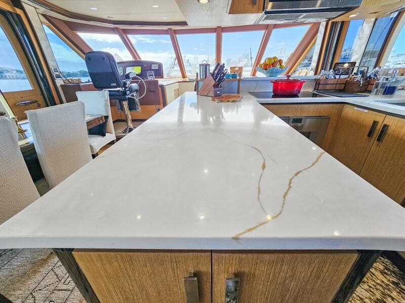 2010 Ocean Alexander 83