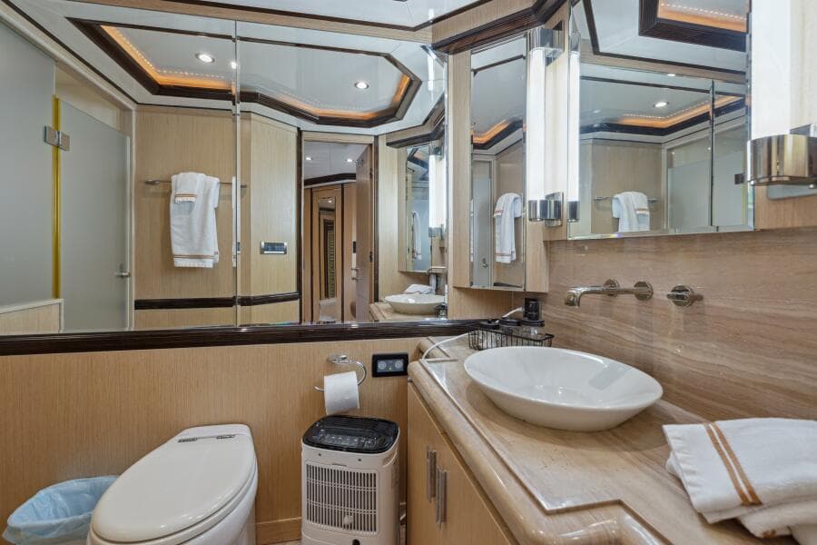 2010 Ocean Alexander 83