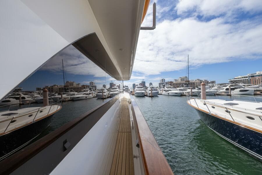 2010 Ocean Alexander 83