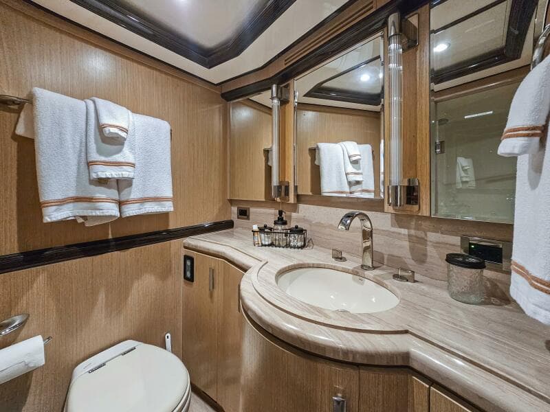2010 Ocean Alexander 83