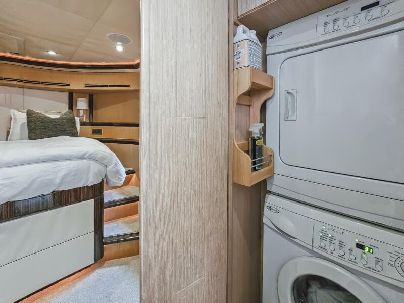 2010 Ocean Alexander 83