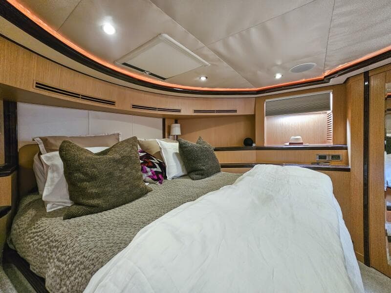 2010 Ocean Alexander 83