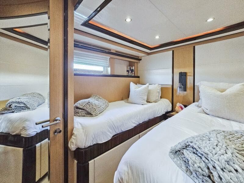 2010 Ocean Alexander 83