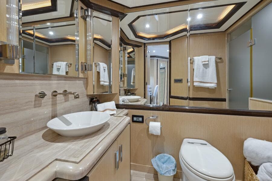 2010 Ocean Alexander 83